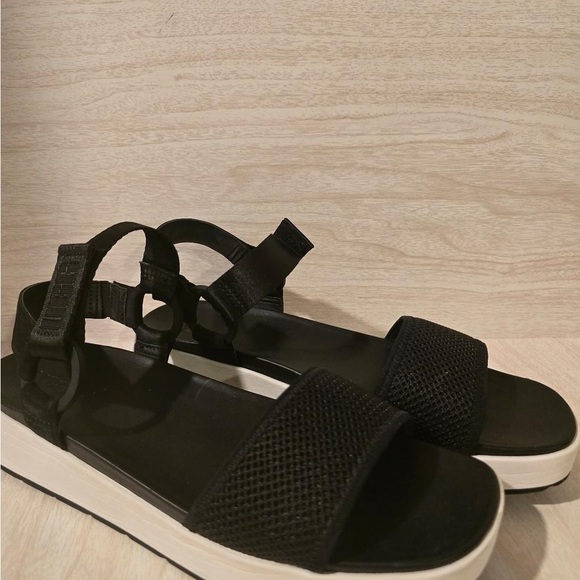 UGG Black Sandals – Size 8.5 – Adjustable Straps – Comfy & Stylish - Picture 5 of 8